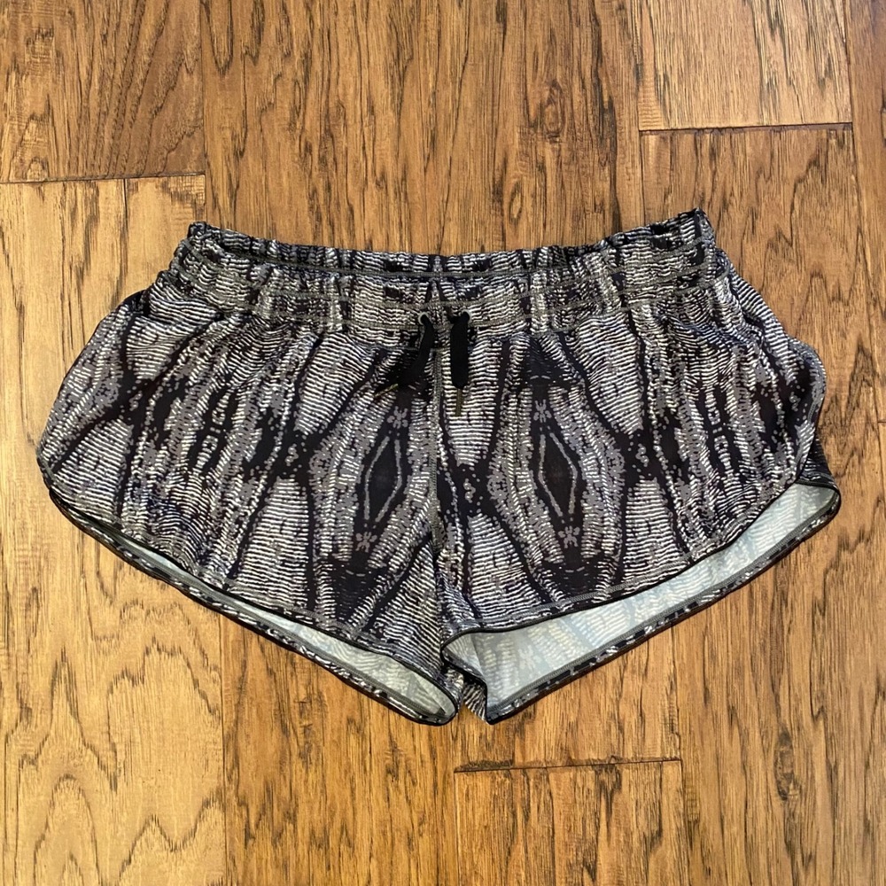 Lululemon Speed Up Running Shorts Women 10 Black White Tribal Geometric Print